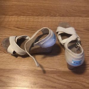 Toms wedges